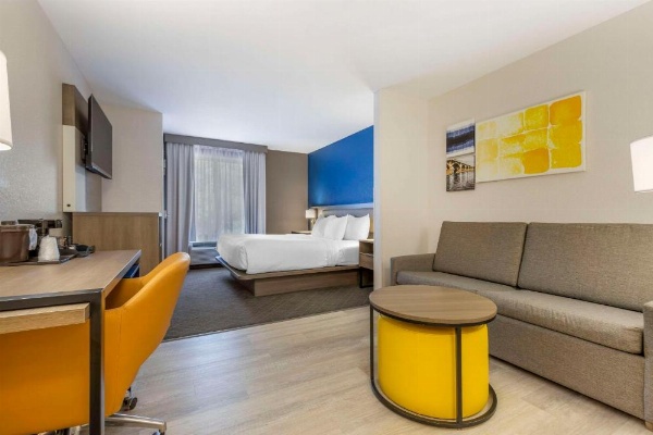 Comfort Suites Columbia Northeast - Fort Jackson image 12