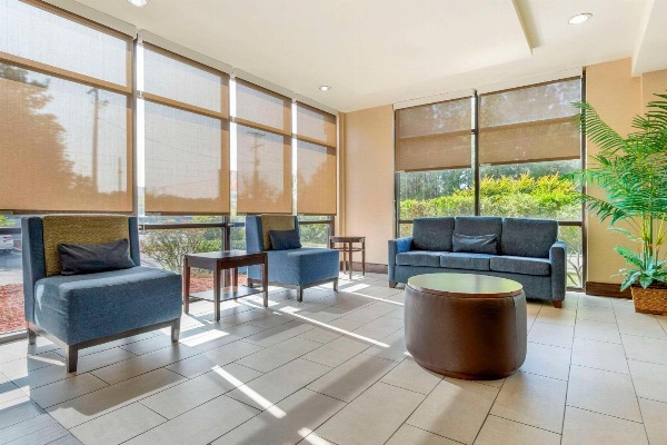 Comfort Suites Columbia Northeast - Fort Jackson image 2