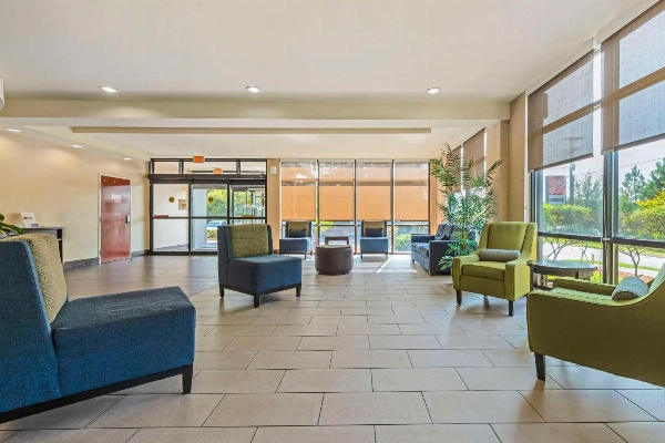 Comfort Suites Columbia Northeast - Fort Jackson image 3